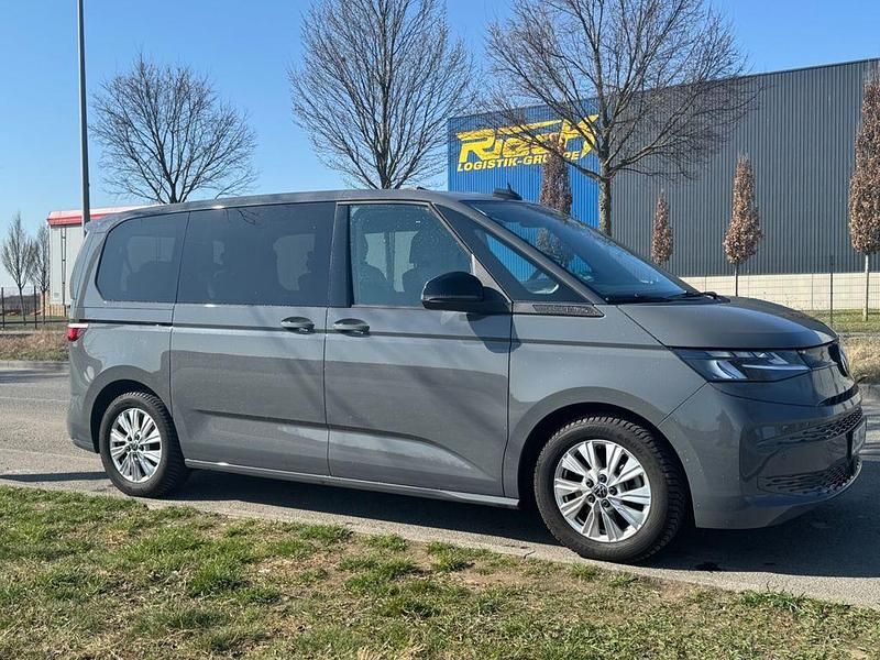 Gebraucht VW Multivan Life 136 PS (100 kW) 2022 Grau Van