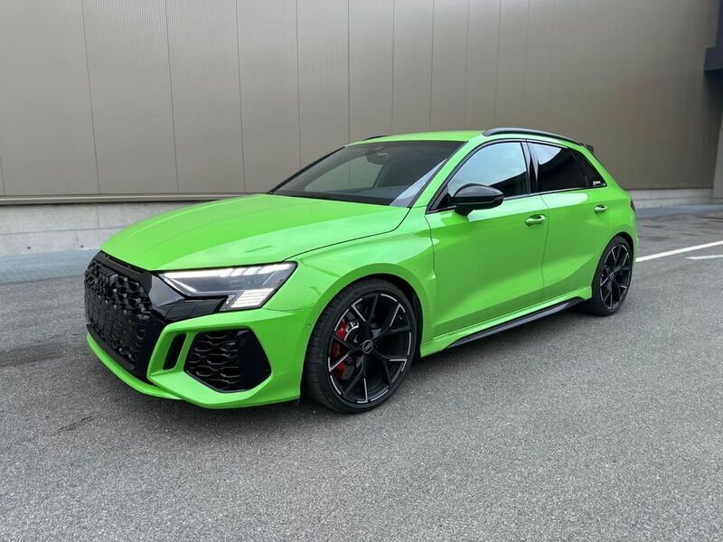Grün Gebraucht 2023 Audi RS3 Sportback Ambiente Kleinwagen | 53.900 € (Guter Preis) - Bild 1/4