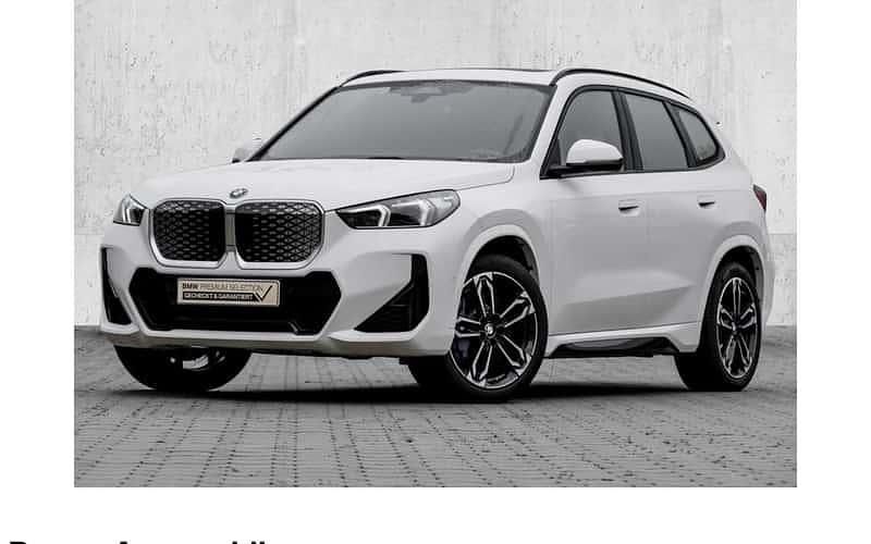 Weiß Gebraucht 2025 BMW iX1 Luxury Line SUV | 51.890 € (Etwas zu teuer) - Bild 1/4