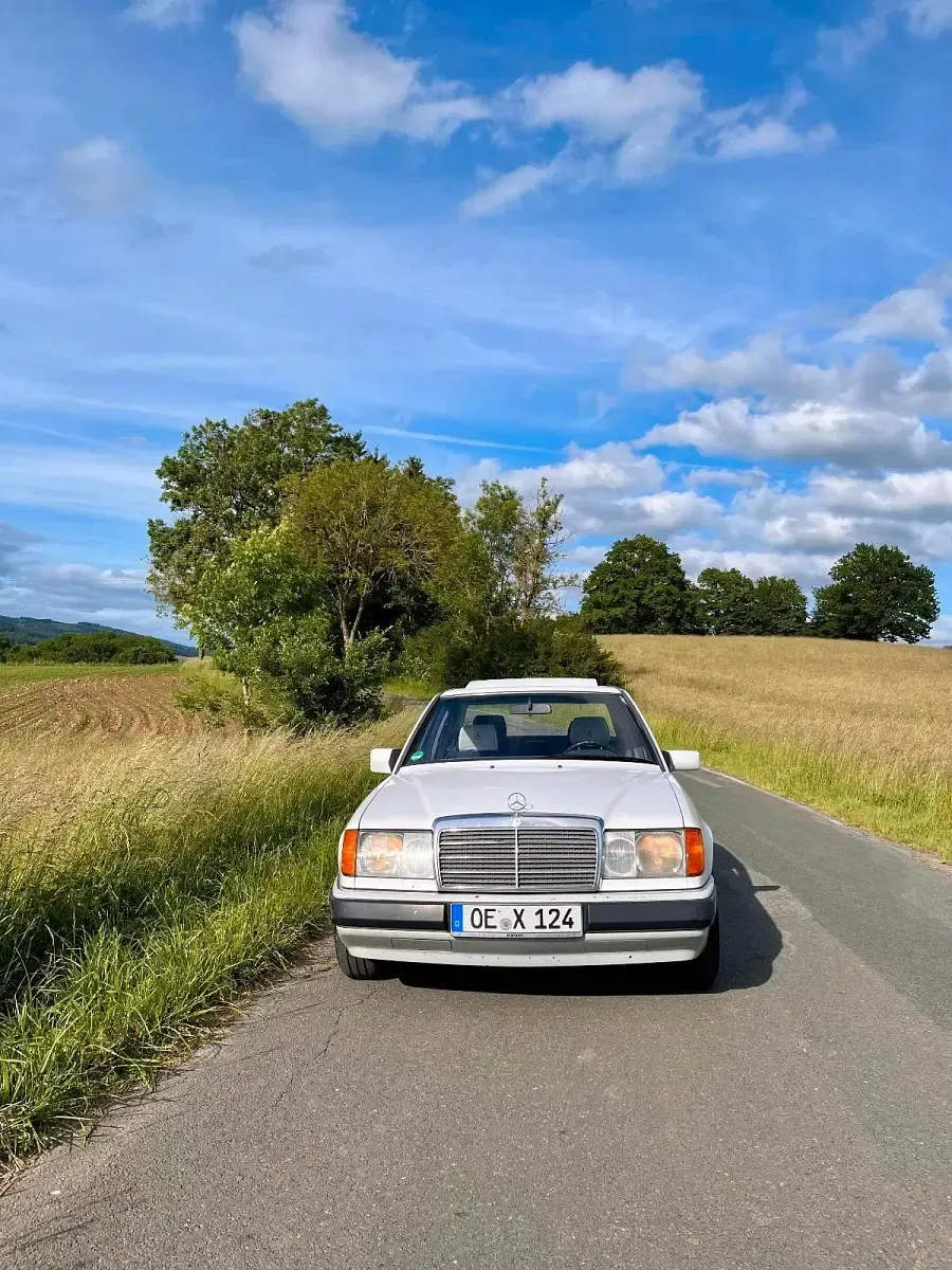 Gebraucht Mercedes E200 136 PS (100 kW) 1992 Weiß Limousine