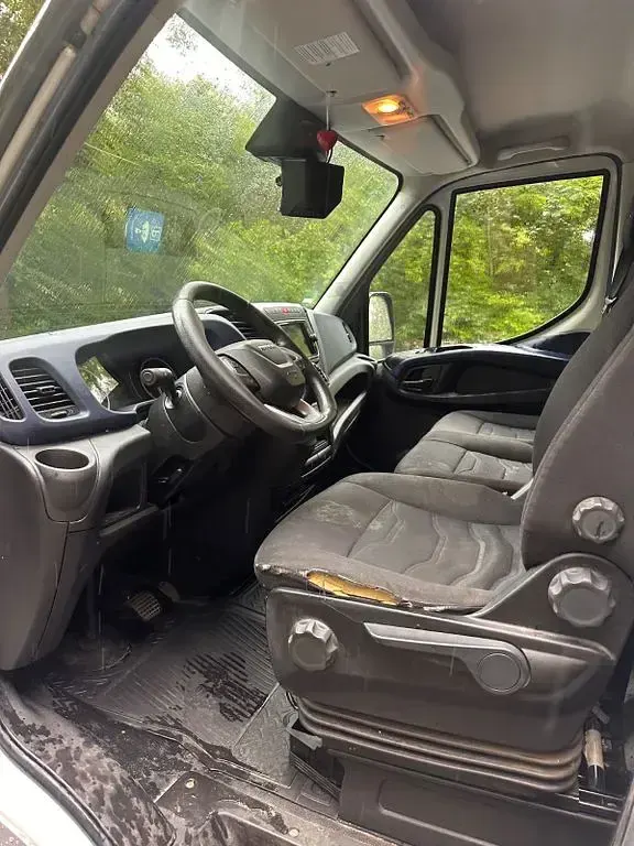 Używany Iveco Daily 156 KM (114 kW) 2020 Biały Minivan