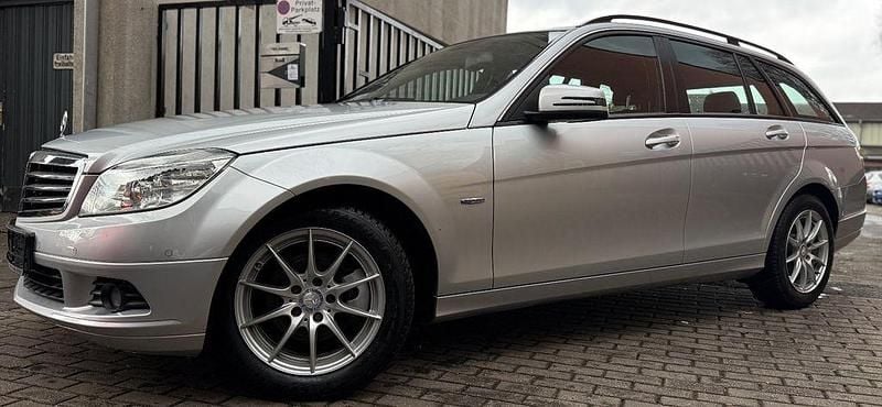 Iridiumsilber Gebraucht 2010 Mercedes C180 Kombi | 10.990 € (Etwas zu teuer) - Bild 1/4