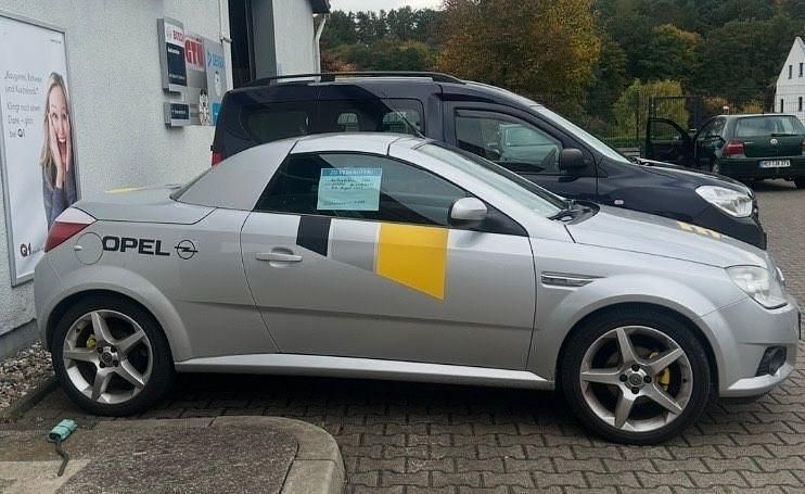 Gebraucht Opel Tigra 125 PS (91 kW) 2006 Silber Cabrio