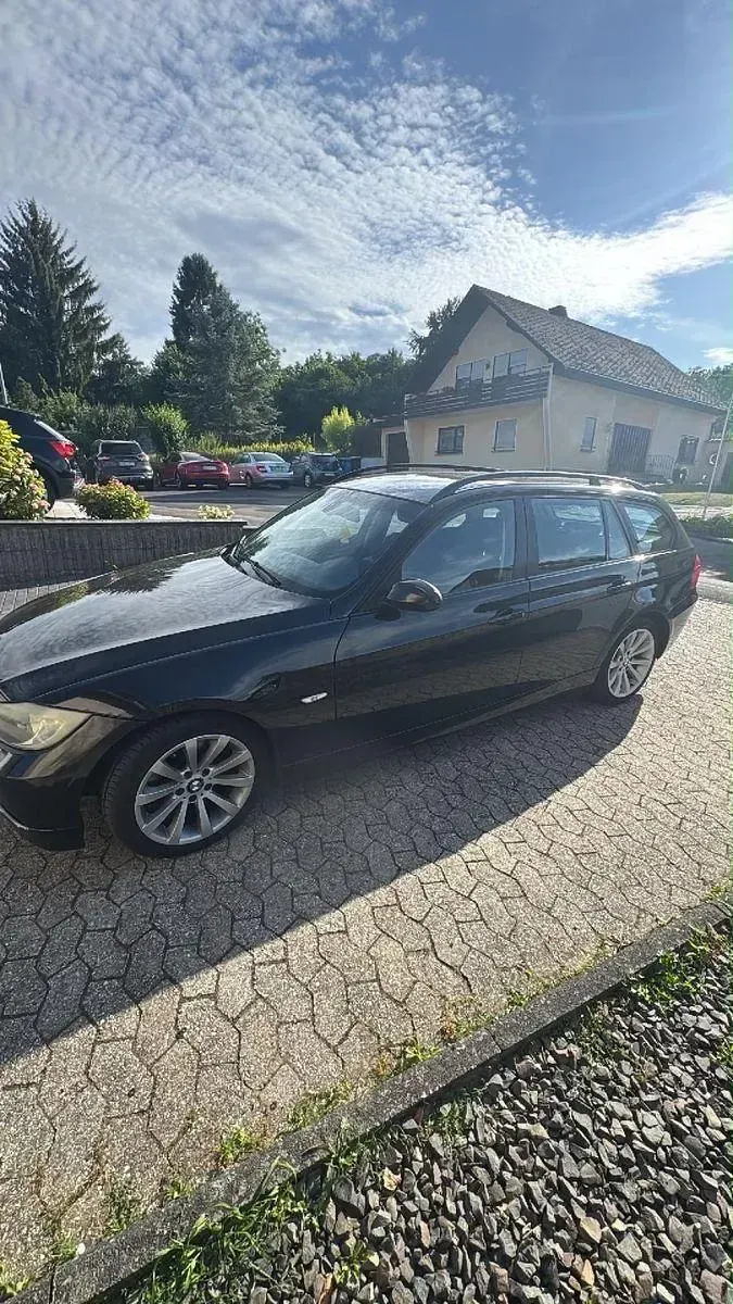 Gebraucht BMW 320 177 PS (130 kW) 2008 Schwarz Kombi