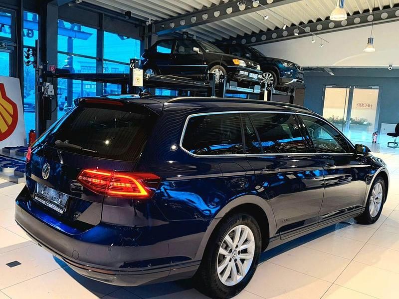 Second-hand VW Passat 120 CP (88 kW) 2019 Albastru Berlinǎ