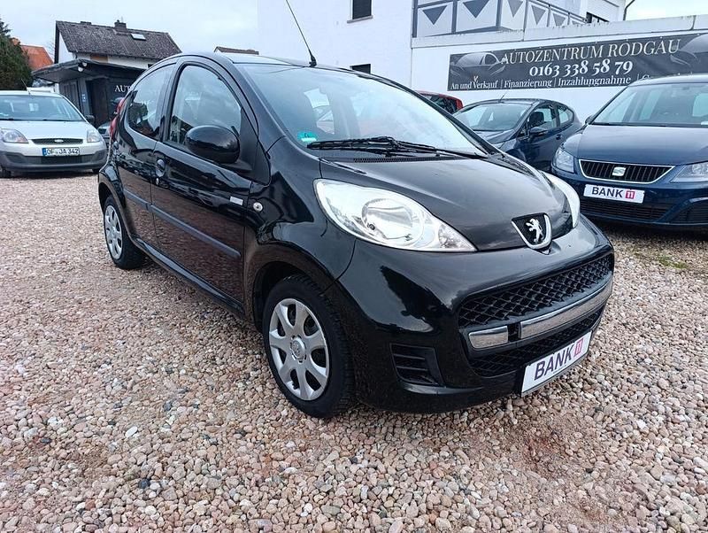 Gebraucht Peugeot 107 69 PS (50 kW) 2010 Schwarz Kleinwagen
