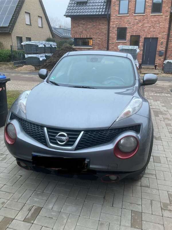 Grau Gebraucht 2013 Nissan Juke Acenta SUV | 9.000 € (Teuer) - Bild 1/3
