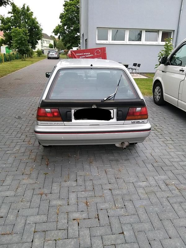 Gebraucht Nissan Sunny 90 PS (66 kW) 1990 Silber Kleinwagen