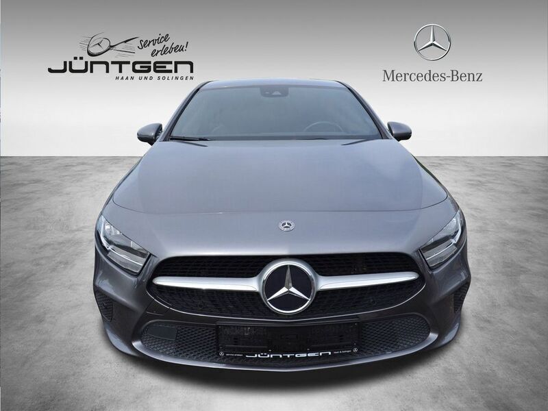 Gebraucht Mercedes A220 Premium Plus 190 PS (139 kW) 2019 Mountaingrau Limousine