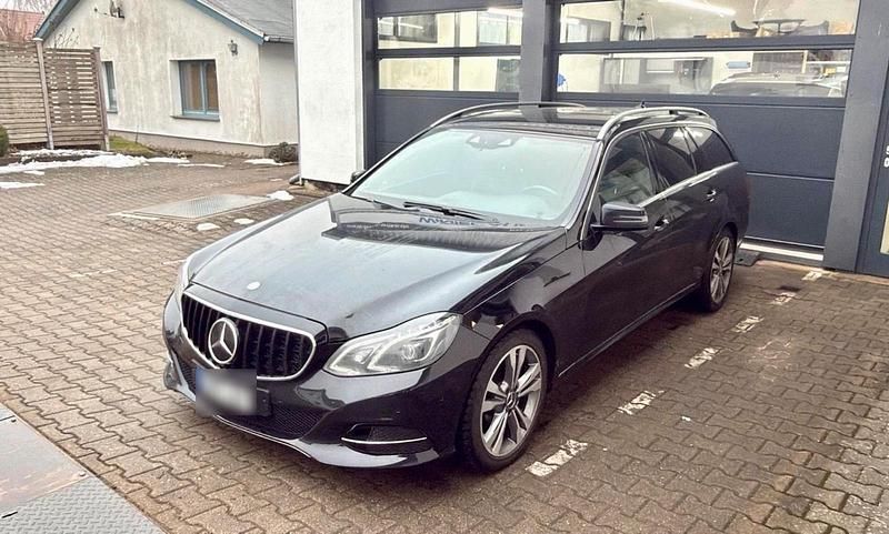 Gebraucht Mercedes E220 170 PS (125 kW) 2014 Schwarz Kombi