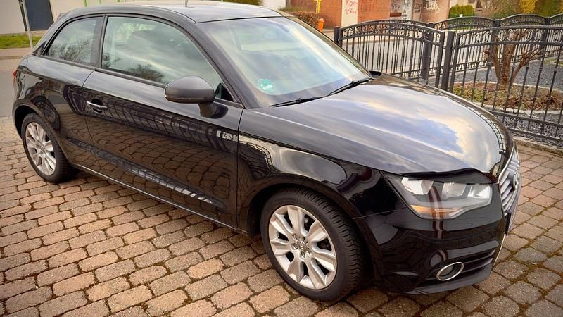 Gebraucht Audi A1 Attraction 90 PS (66 kW) 2012 Schwarz Kleinwagen
