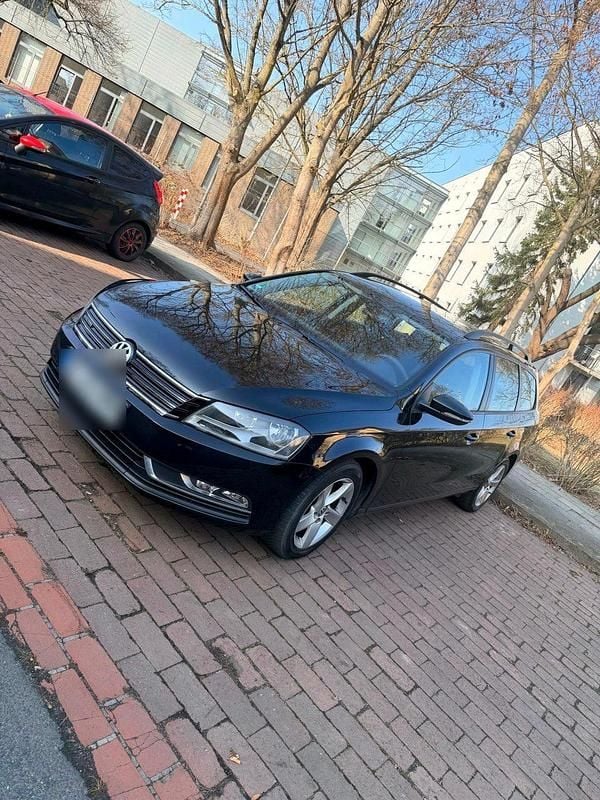 Gebraucht VW Passat 120 PS (88 kW) 2012 Schwarz Kombi