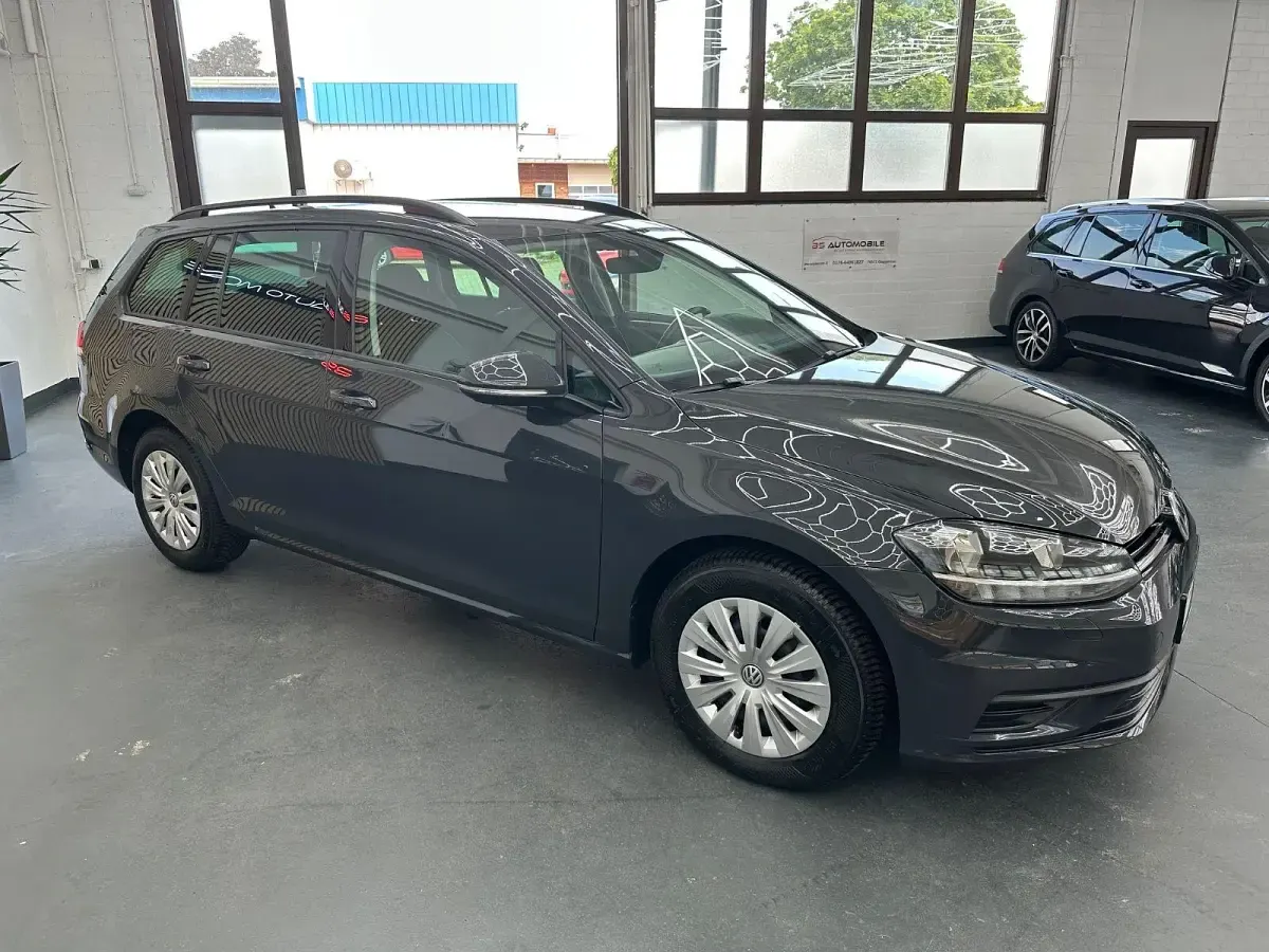 Gebraucht VW Golf VII Trendline 116 PS (85 kW) 2020 Grau Kombi