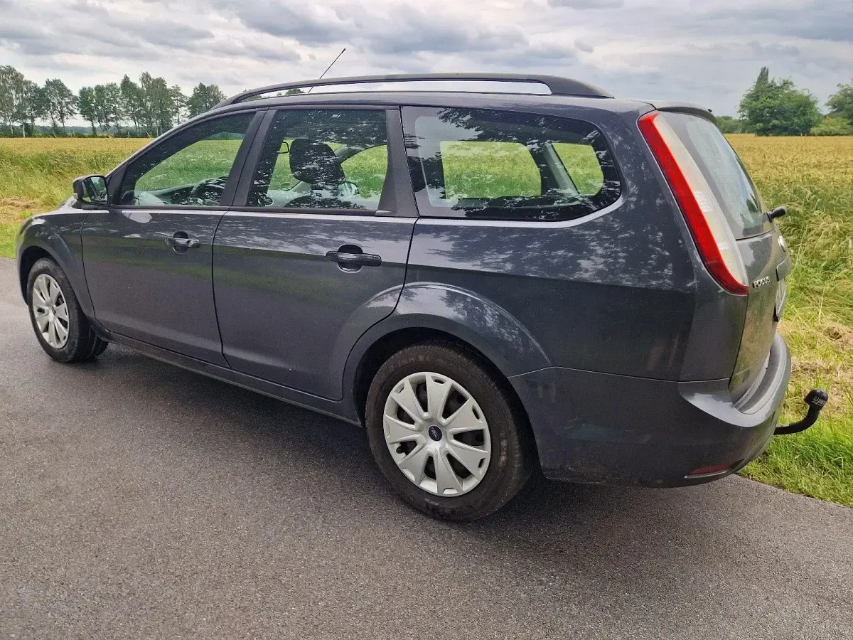 Gebraucht Ford Focus 136 PS (100 kW) 2010 Grau Kombi