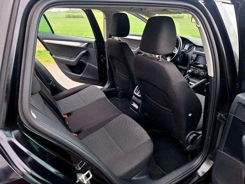 Second-hand Skoda Octavia Ambition 150 CP (110 kW) 2013 Negru Break