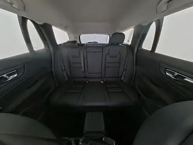 Używany Volvo V60 Plus 310 KM (228 kW) 2025 Biały Kombi
