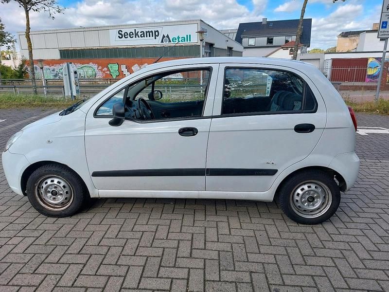 Weiß Gebraucht 2010 Chevrolet Matiz Kleinwagen | 600 € (Guter Preis) - Bild 1/4
