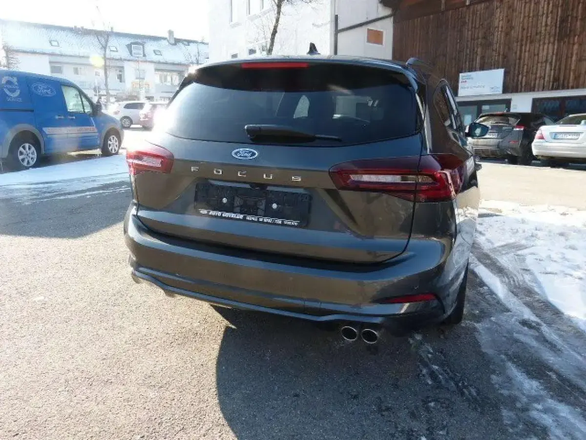 Gebraucht Ford Focus ST-Line X 155 PS (114 kW) 2024 Magneticgrau (metallic) Kombi