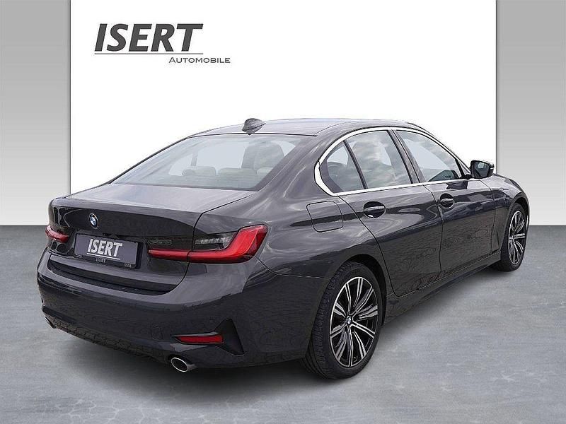 Gebraucht BMW 318 Sport Line 150 PS (110 kW) 2020 Grau Limousine