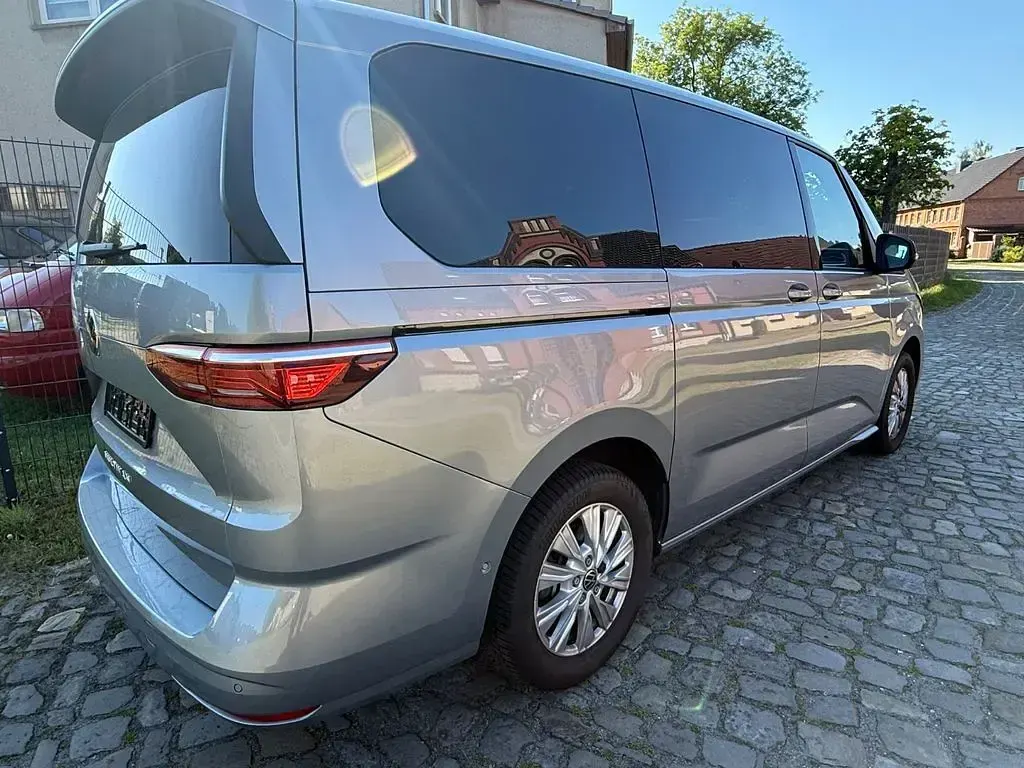 Gebraucht VW Multivan Life 150 PS (110 kW) 2025 Silber Van / Kleinbus
