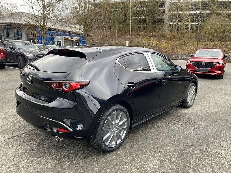 Neu Mazda 3 140 PS (102 kW) 2026 Jet black Limousine