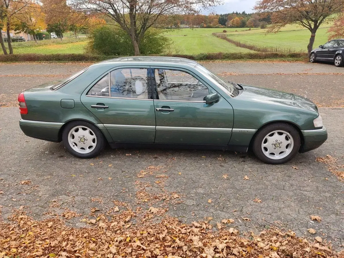 Gebraucht Mercedes C180 Elegance 122 PS (89 kW) 1993 Grün Limousine