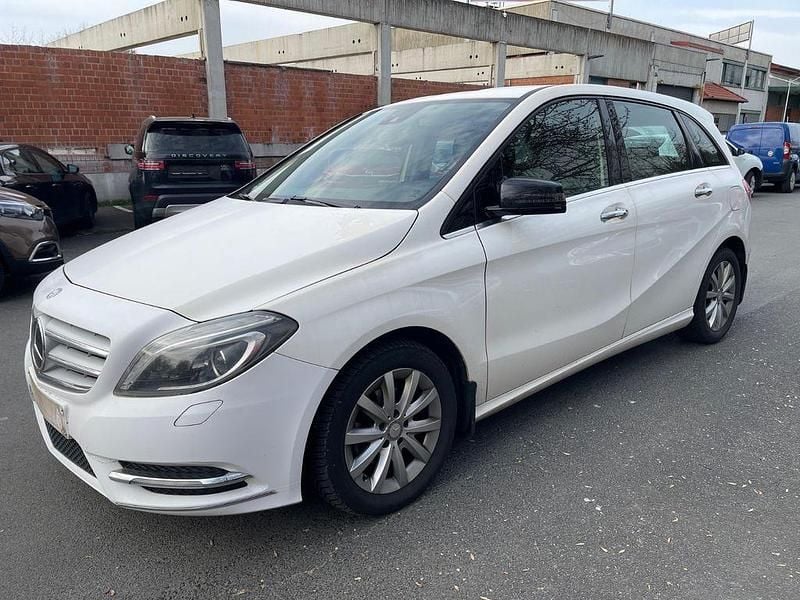 Gebraucht Mercedes B180 109 PS (80 kW) 2012 Weiß Van / Kleinbus