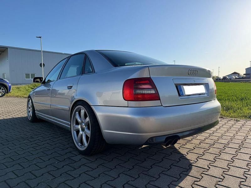 Second-hand Audi S4 Basis 320 CP (235 kW) 1999 Argintiu Berlinǎ