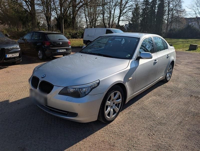 Gebraucht BMW 523 190 PS (139 kW) 2007 Silber Limousine