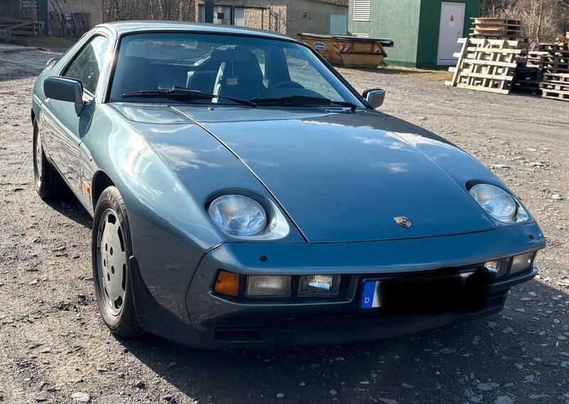 Grau Gebraucht 1985 Porsche 928 Coupé | 16.850 € - Bild 1/4
