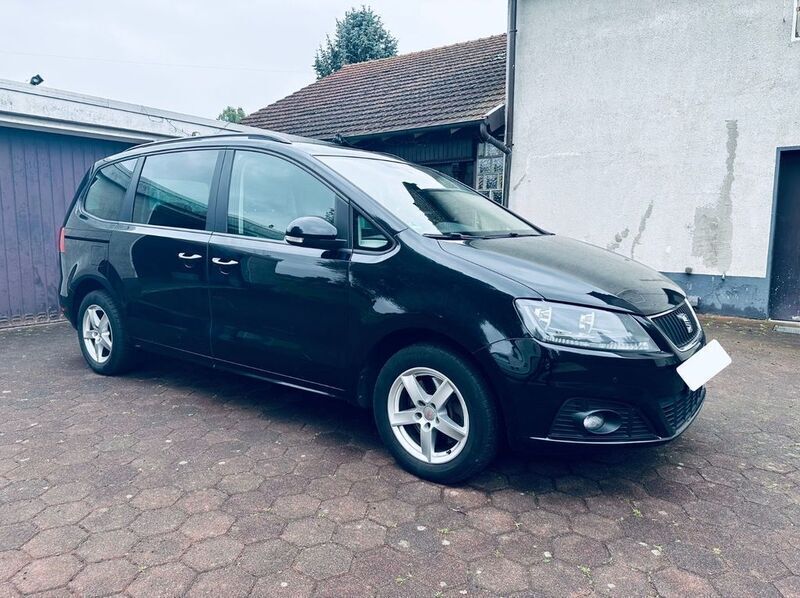 Schwarz Gebraucht 2012 Seat Alhambra Ecomotive Van / Kleinbus | 8.490 € (Fairer Preis) - Bild 1/4