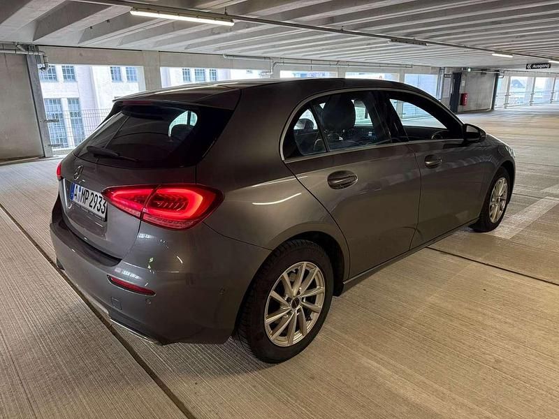 Gebraucht Mercedes 200 163 PS (119 kW) 2018 Grau Limousine