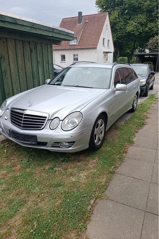 Silber Gebraucht 2009 Mercedes E220 Avantgarde Kombi | 8.490 € (Fairer Preis) - Bild 1/4