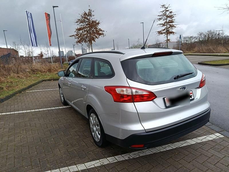 Gebraucht Ford Focus Trend 116 PS (85 kW) 2012 Silber Kombi
