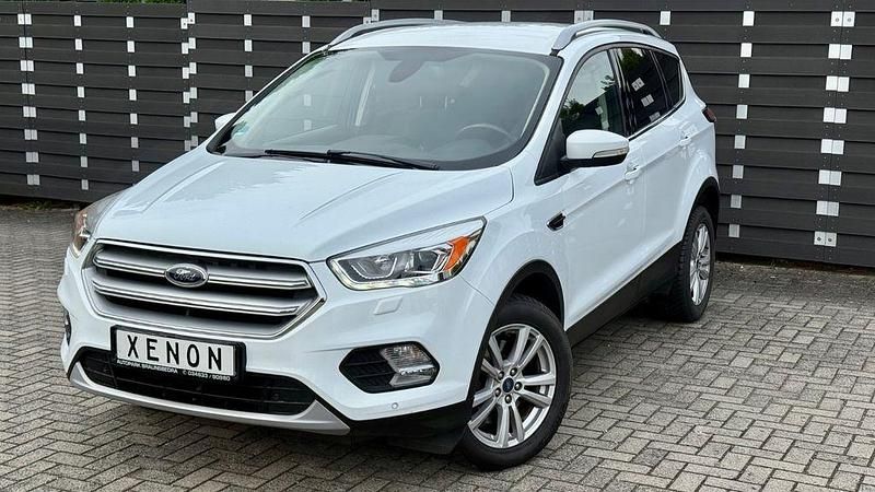 Weiß Gebraucht 2017 Ford Kuga Titanium SUV | 14.500 € (Guter Preis) - Bild 1/4