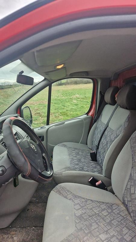 Gebraucht Opel Vivaro 134 PS (98 kW) 2006 Rot Van / Kleinbus