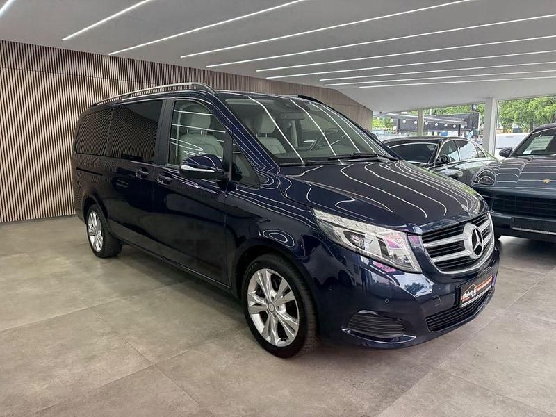 Blau Gebraucht 2016 Mercedes V250 Edition Van / Kleinbus | 36.950 € (Fairer Preis) - Bild 1/4