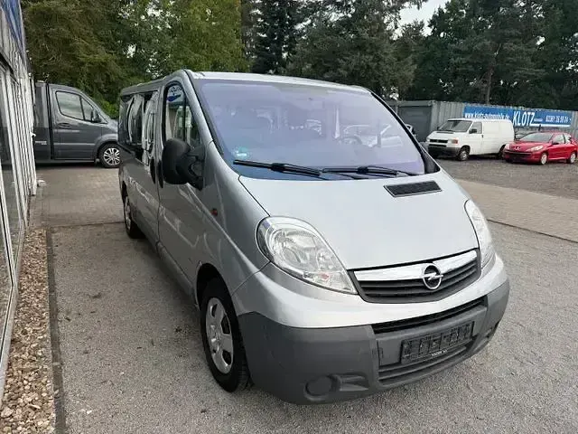 Gebraucht Opel Vivaro 114 PS (83 kW) 2013 Silber Van / Kleinbus
