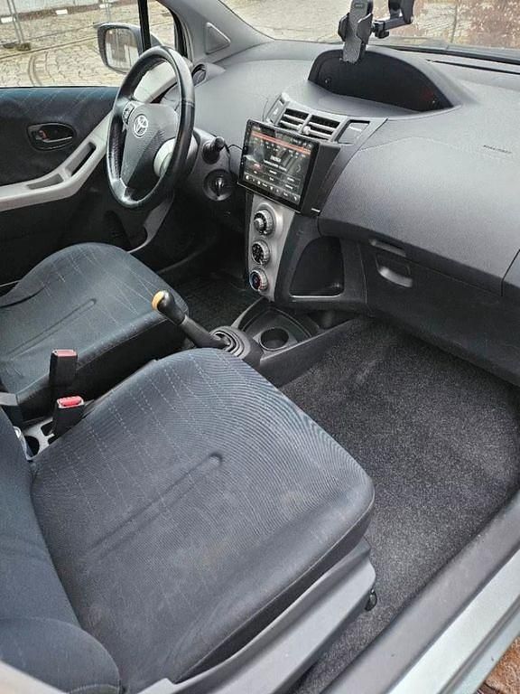 Gebraucht Toyota Yaris 69 PS (50 kW) 2007 Grau Kleinwagen
