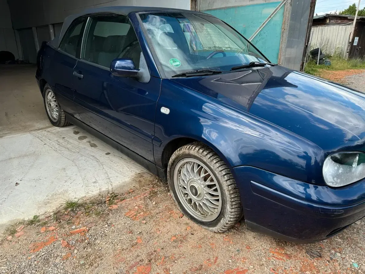 Gebraucht VW Golf 115 PS (84 kW) 2001 Blau Cabrio