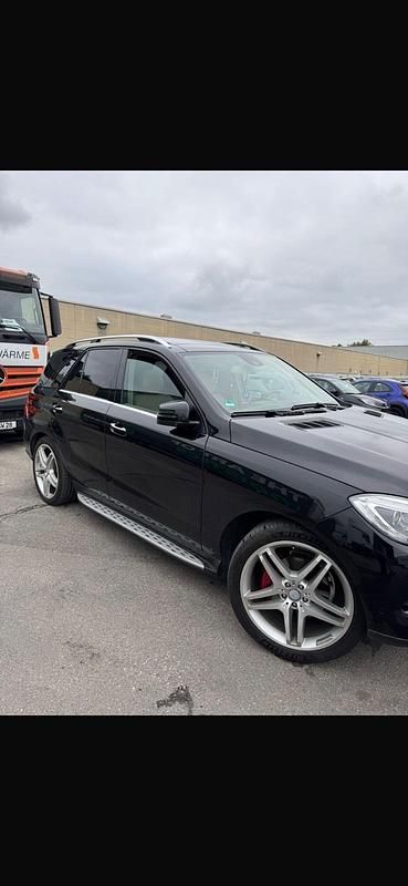 Schwarz Gebraucht 2014 Mercedes ML350 SUV | 22.800 € (Fairer Preis) - Bild 1/4