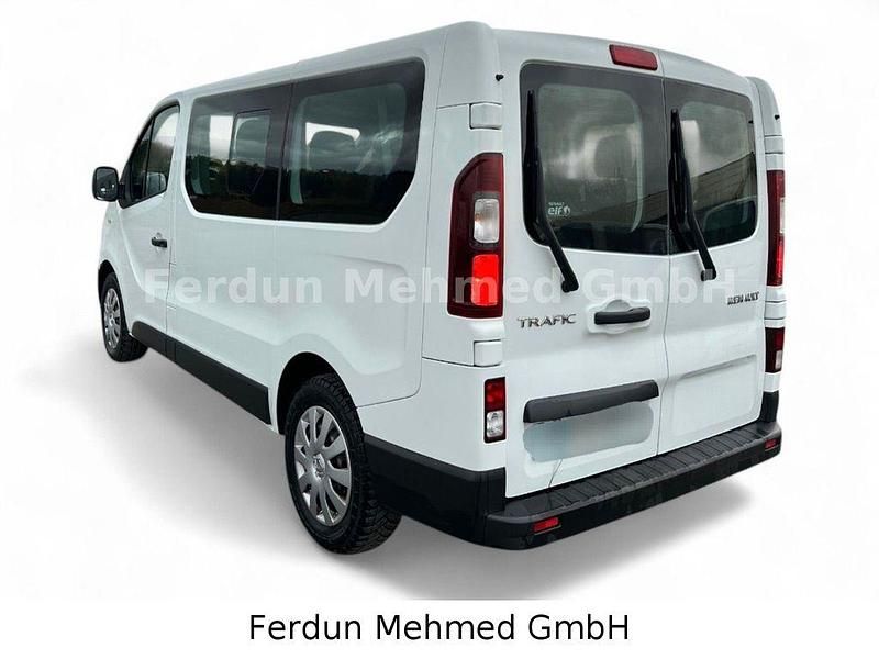 Gebraucht Renault Trafic Life 145 PS (106 kW) 2019 Weiß Van / Kleinbus
