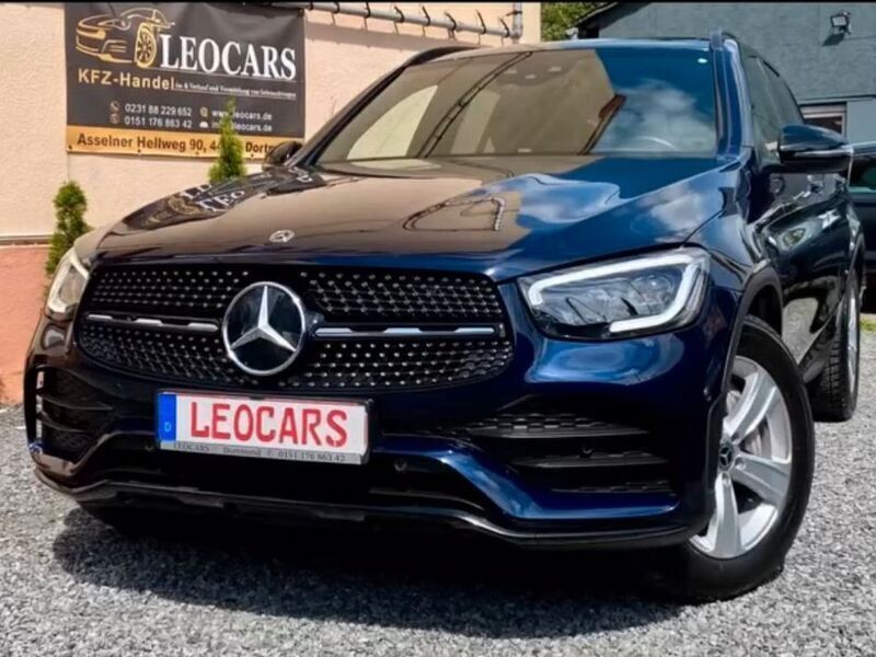 Blau Gebraucht 2020 Mercedes GLC300 AMG line SUV | 37.600 € (Fairer Preis) - Bild 1/4