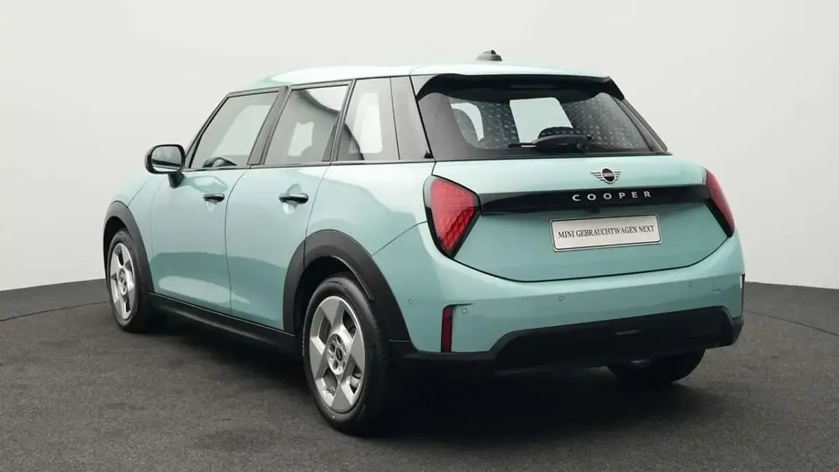 Używany Mini Cooper Classic 156 KM (114 kW) 2024 Zielony Hatchback