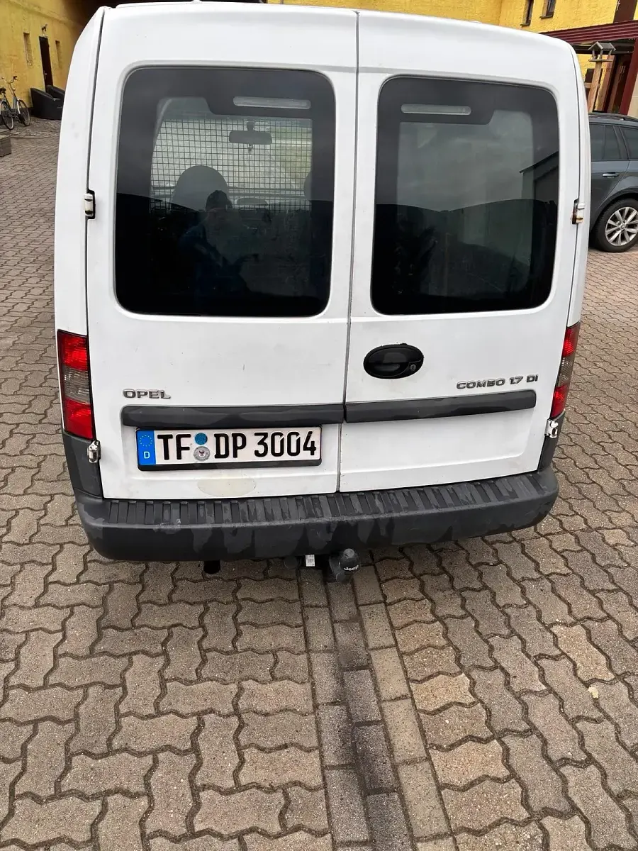 Używany Opel Combo 65 KM (47 kW) 2004 Biały Minivan