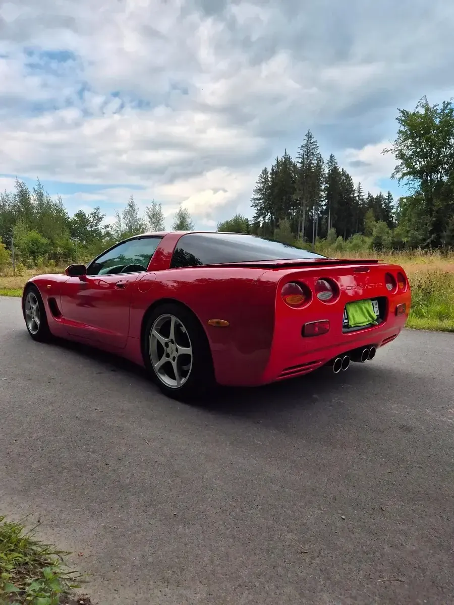 Używany Corvette C5 350 KM (257 kW) 2002 Czerwony Kabriolet