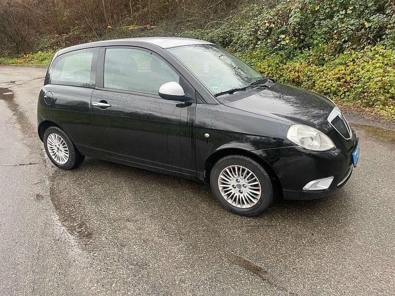 Gebraucht Lancia Ypsilon 60 PS (44 kW) 2010 Schwarz Kleinwagen