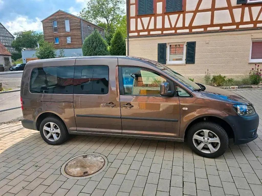 Gebraucht VW Caddy Maxi 102 PS (75 kW) 2012 Braun Van / Kleinbus