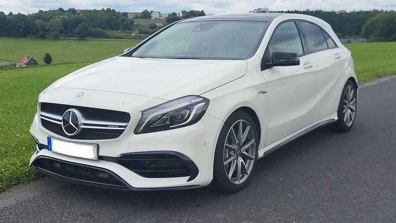 Weiß Gebraucht 2017 Mercedes A45 AMG AMG Limousine | 26.990 € (Superpreis) - Bild 1/4