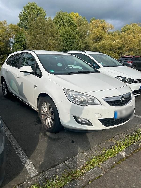 Weiß Gebraucht 2012 Opel Astra Kombi | 2.199 € (Superpreis) - Bild 1/4
